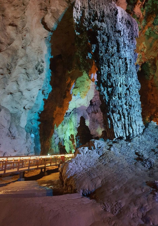 Nguom Ngao Cave